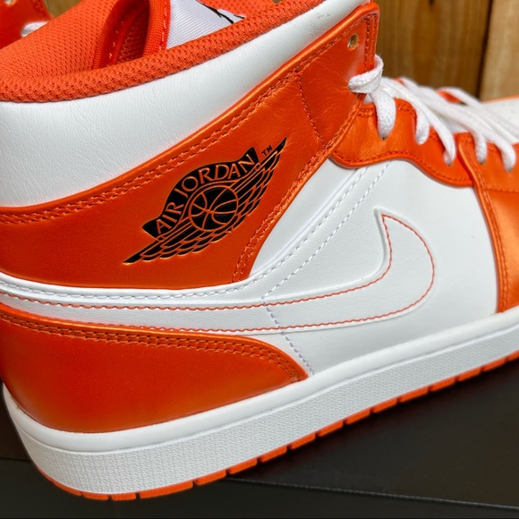 AIR JORDAN 1 MID SE ELECTRO ORANGE 11.5 BRAND NEW IN BOX - Picture 10 of 14
